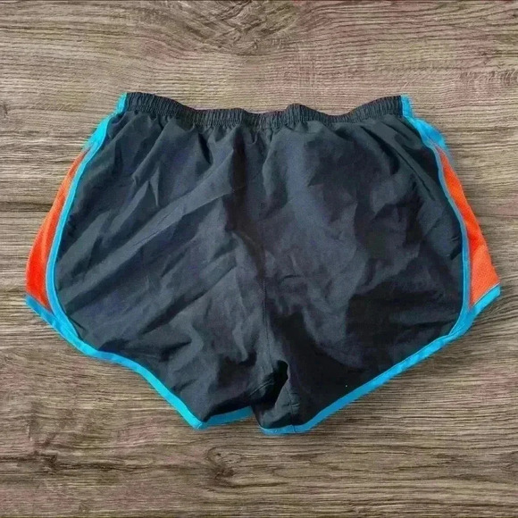 Women’s Nike tempo running shorts size Small - Picture 5 of 5
